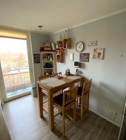 Vorher Bild eines Sitzbereiches einer Küche in Berlin.